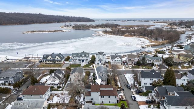 19 Maplewood Avenue, Rumson, NJ 07760