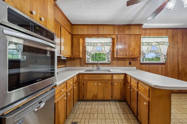 1484 Blythe Ferry Road, Dayton, TN 37321