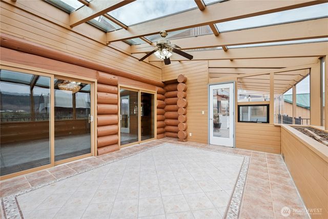 6946 Willow Grove Road, Longview, WA 98632