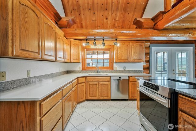 6946 Willow Grove Road, Longview, WA 98632