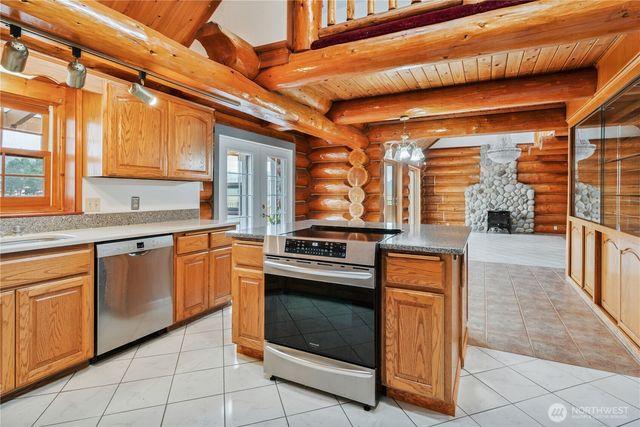 6946 Willow Grove Road, Longview, WA 98632