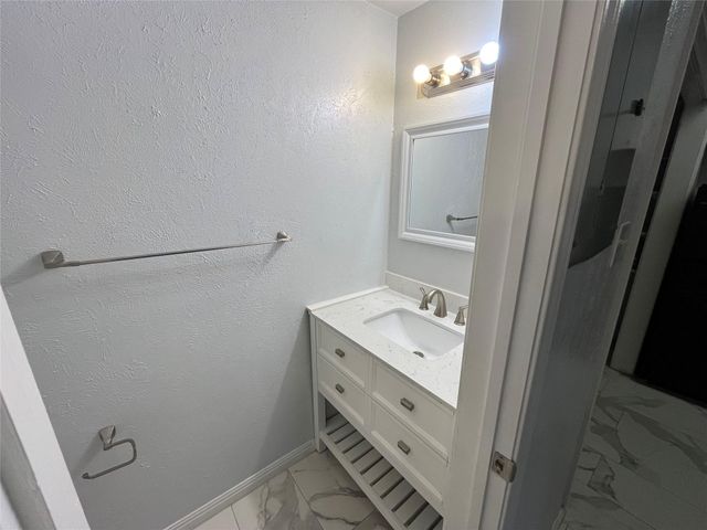 501 Arbor Creek Drive 213, Euless, TX 76039