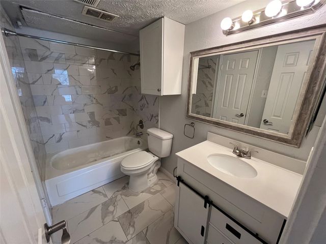 501 Arbor Creek Drive 213, Euless, TX 76039