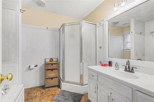 828 SW Country Hill Drive, Grain Valley, MO 64029