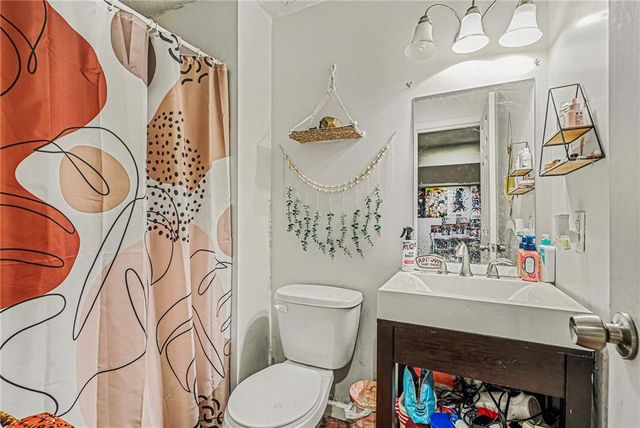 828 SW Country Hill Drive, Grain Valley, MO 64029