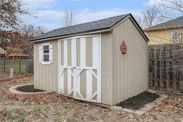 828 SW Country Hill Drive, Grain Valley, MO 64029