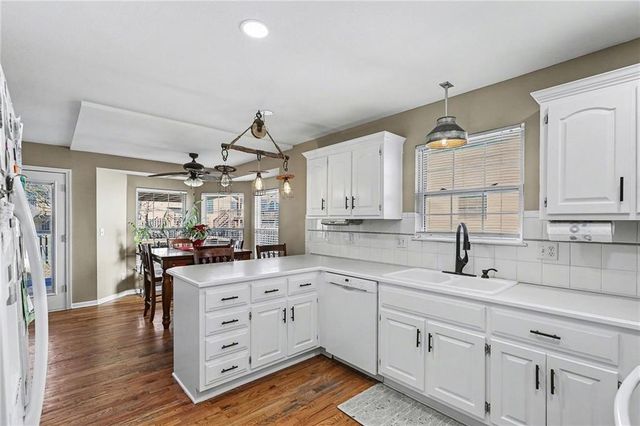 828 SW Country Hill Drive, Grain Valley, MO 64029