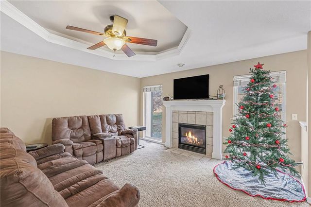 828 SW Country Hill Drive, Grain Valley, MO 64029