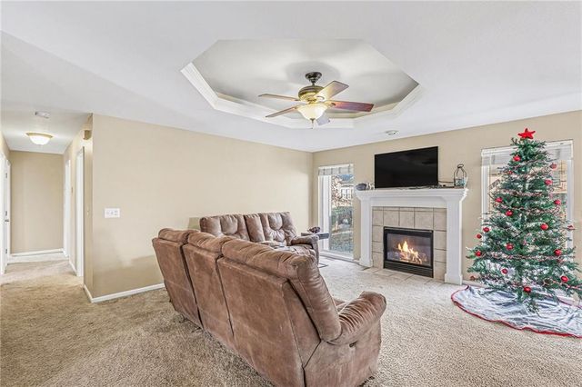 828 SW Country Hill Drive, Grain Valley, MO 64029