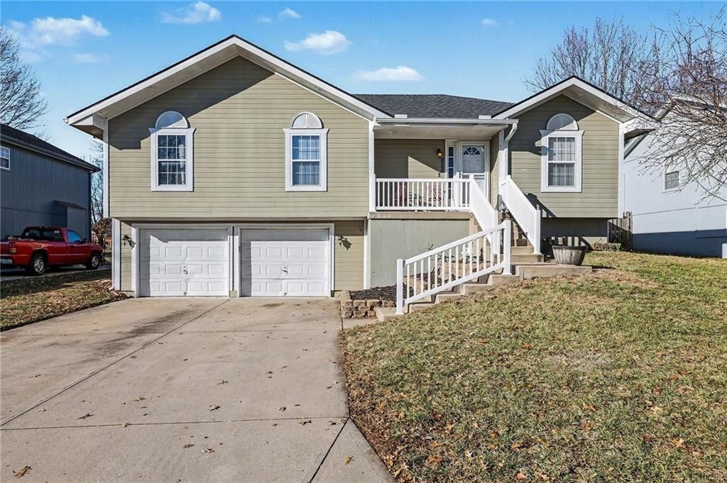 828 SW Country Hill Drive, Grain Valley, MO 64029