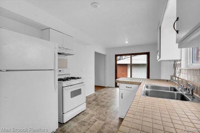 15447 Rudland Street, Roseville, MI 48066