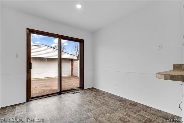 15447 Rudland Street, Roseville, MI 48066