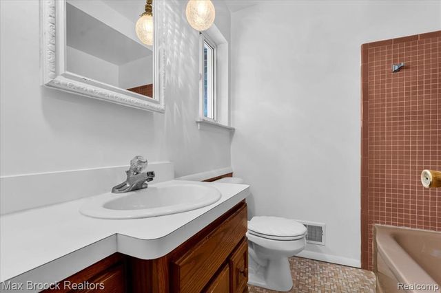 15447 Rudland Street, Roseville, MI 48066