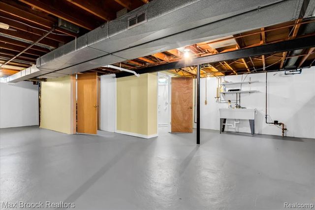 15447 Rudland Street, Roseville, MI 48066