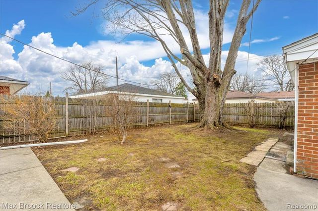 15447 Rudland Street, Roseville, MI 48066