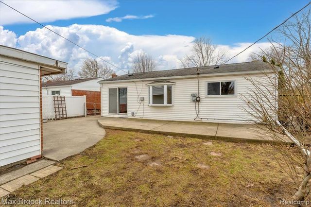 15447 Rudland Street, Roseville, MI 48066