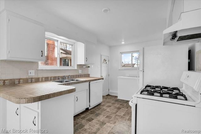 15447 Rudland Street, Roseville, MI 48066