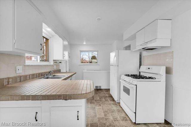 15447 Rudland Street, Roseville, MI 48066