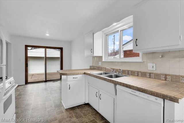 15447 Rudland Street, Roseville, MI 48066