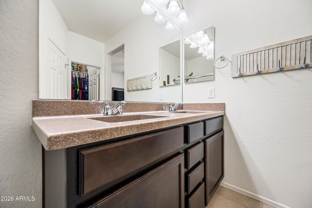 12118 W HIDE Trail, Peoria, AZ 85383