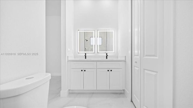 1125 DUTCHESS ST E, Lehigh Acres, FL 33974