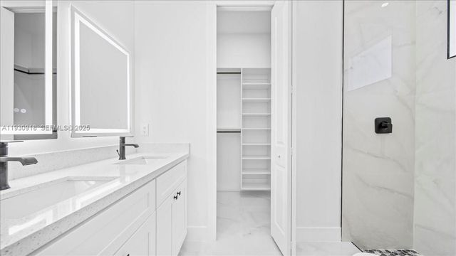 1125 DUTCHESS ST E, Lehigh Acres, FL 33974