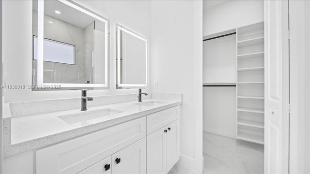 1125 DUTCHESS ST E, Lehigh Acres, FL 33974