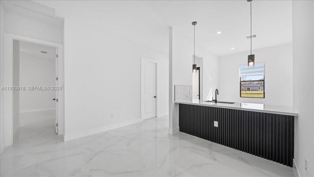 1125 DUTCHESS ST E, Lehigh Acres, FL 33974