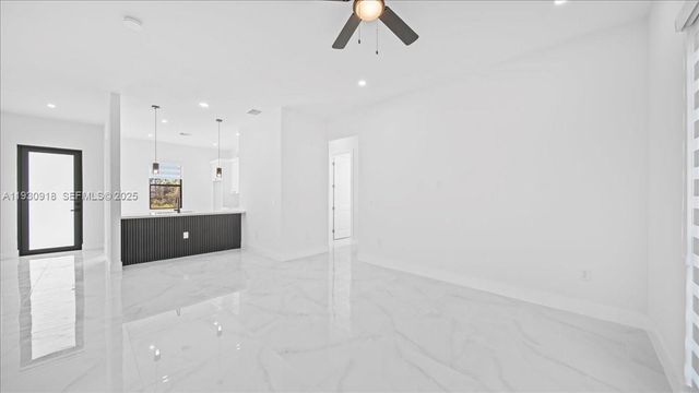 1125 DUTCHESS ST E, Lehigh Acres, FL 33974