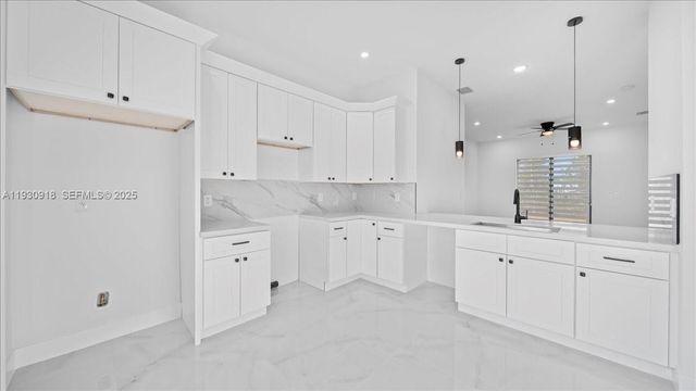 1125 DUTCHESS ST E, Lehigh Acres, FL 33974