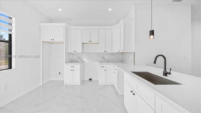 1125 DUTCHESS ST E, Lehigh Acres, FL 33974