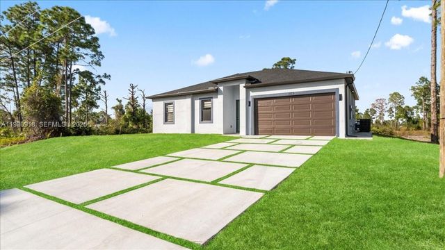 1125 DUTCHESS ST E, Lehigh Acres, FL 33974