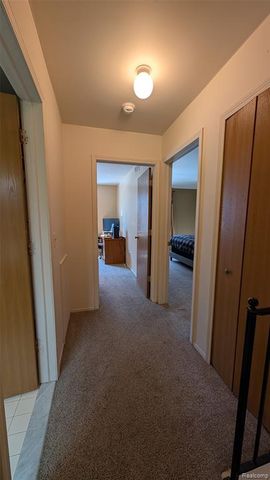 40 Pine Tree Ridge Drive 2, Waterford, MI 48327