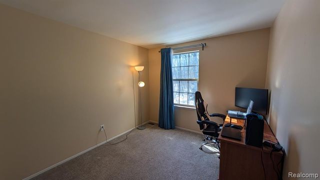 40 Pine Tree Ridge Drive 2, Waterford, MI 48327