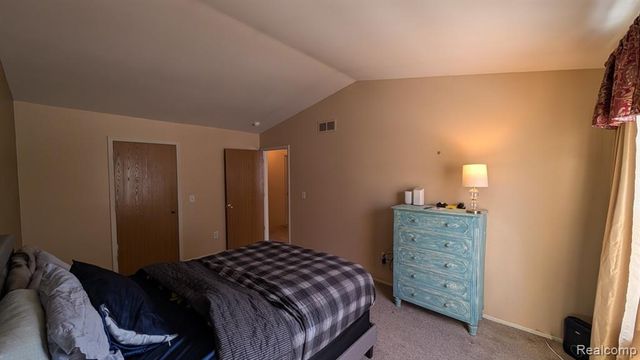 40 Pine Tree Ridge Drive 2, Waterford, MI 48327