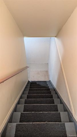 40 Pine Tree Ridge Drive 2, Waterford, MI 48327