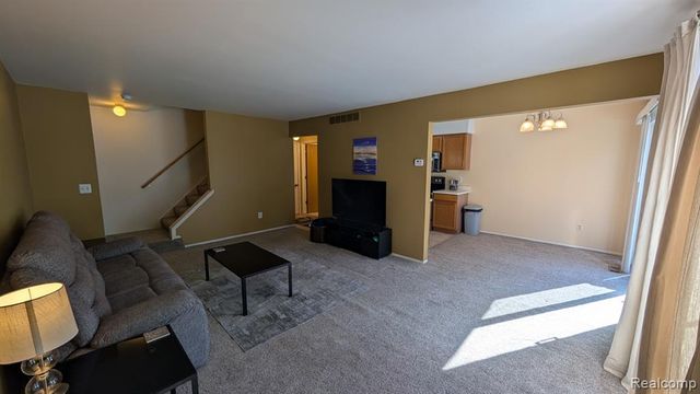 40 Pine Tree Ridge Drive 2, Waterford, MI 48327