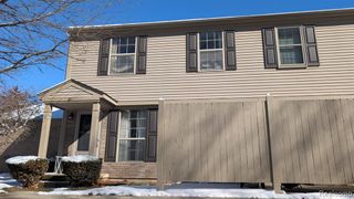 40 Pine Tree Ridge Drive 2, Waterford, MI 48327