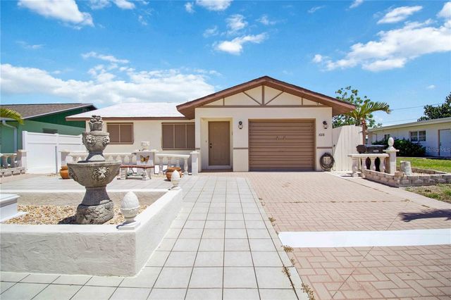 1028 LILLIAN STREET, Venice, FL 34285