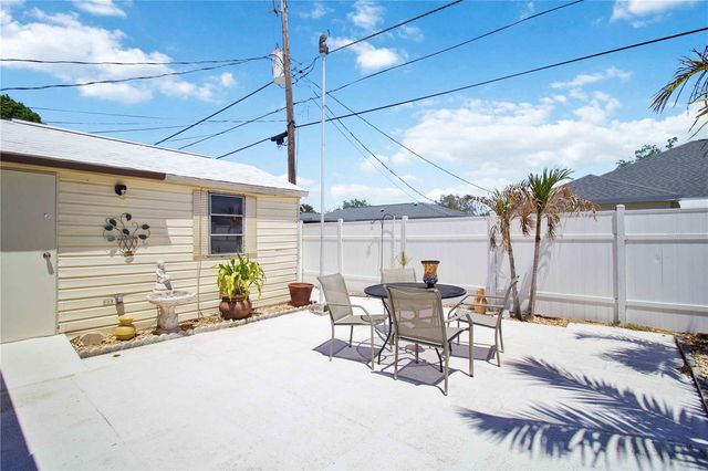 1028 LILLIAN STREET, Venice, FL 34285