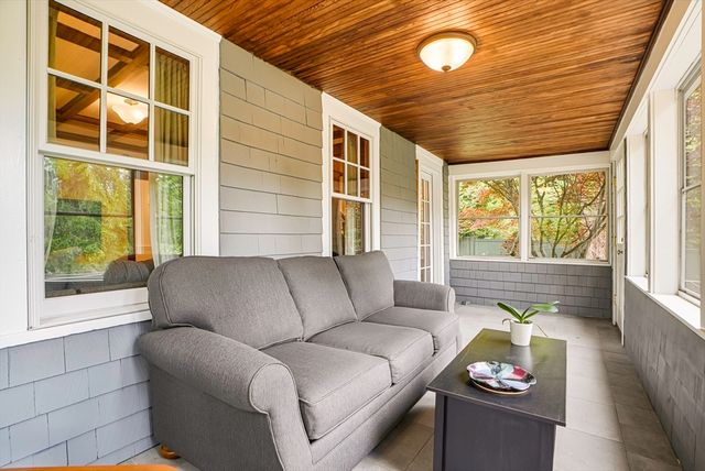 26 Leach Ln, Natick, MA 01760