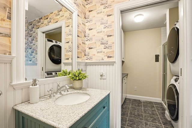 26 Leach Ln, Natick, MA 01760