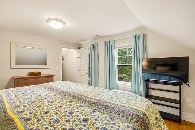 26 Leach Ln, Natick, MA 01760