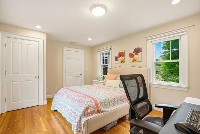 26 Leach Ln, Natick, MA 01760