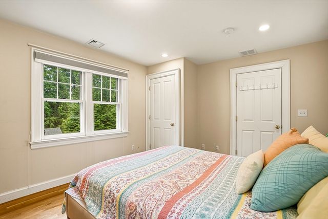 26 Leach Ln, Natick, MA 01760
