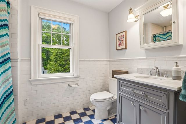 26 Leach Ln, Natick, MA 01760