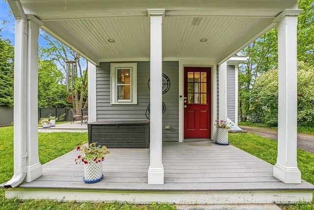 26 Leach Ln, Natick, MA 01760