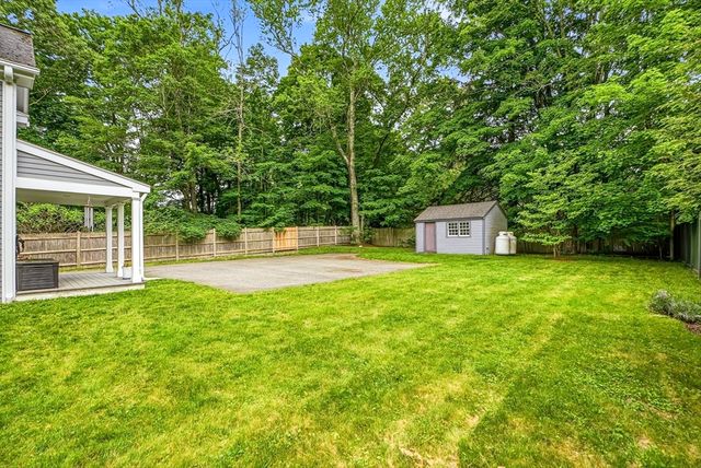 26 Leach Ln, Natick, MA 01760