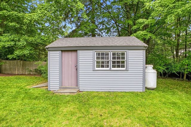 26 Leach Ln, Natick, MA 01760