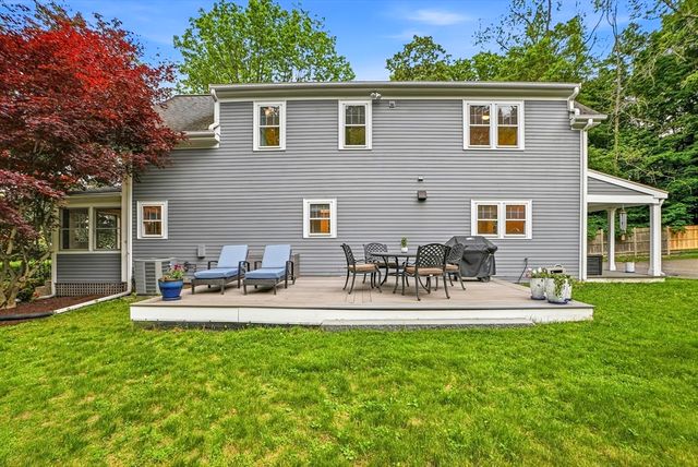 26 Leach Ln, Natick, MA 01760